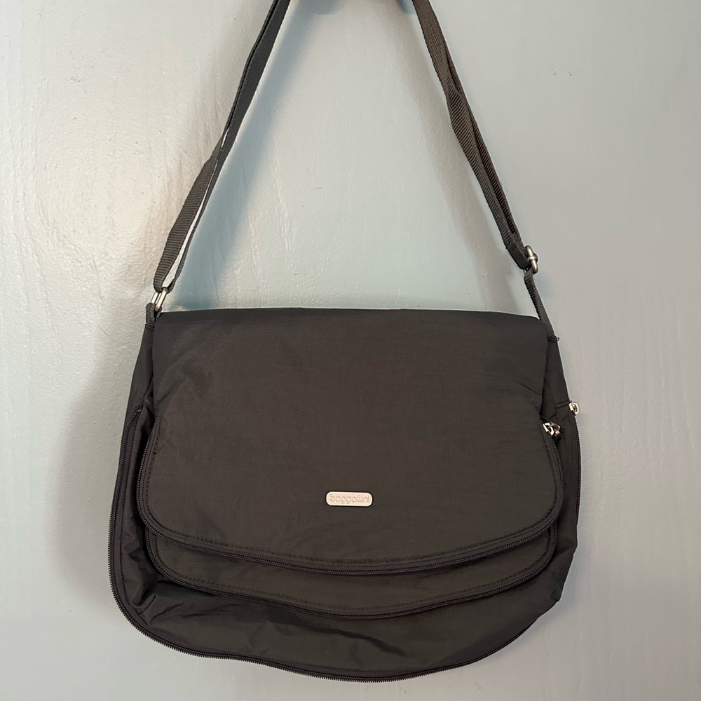 Baggallini large dark gray crossbody bag, EUC